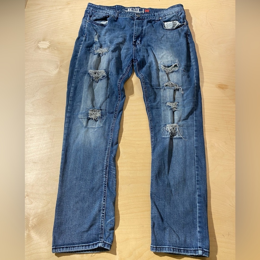 GS-115  Distressed Jeans Size 38 (AV)